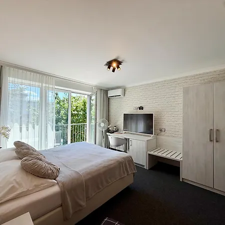 Grand Petit Hotel-3